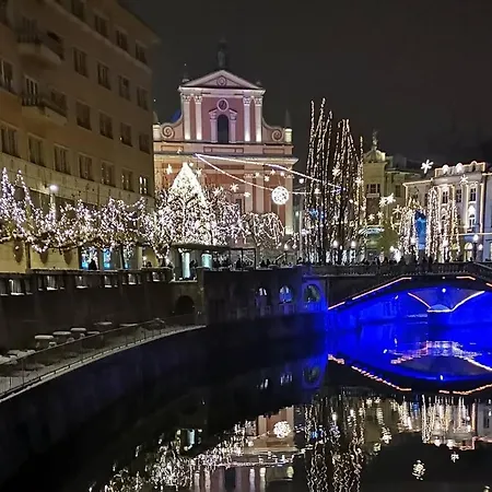 Riverbank In Centre! Apartment